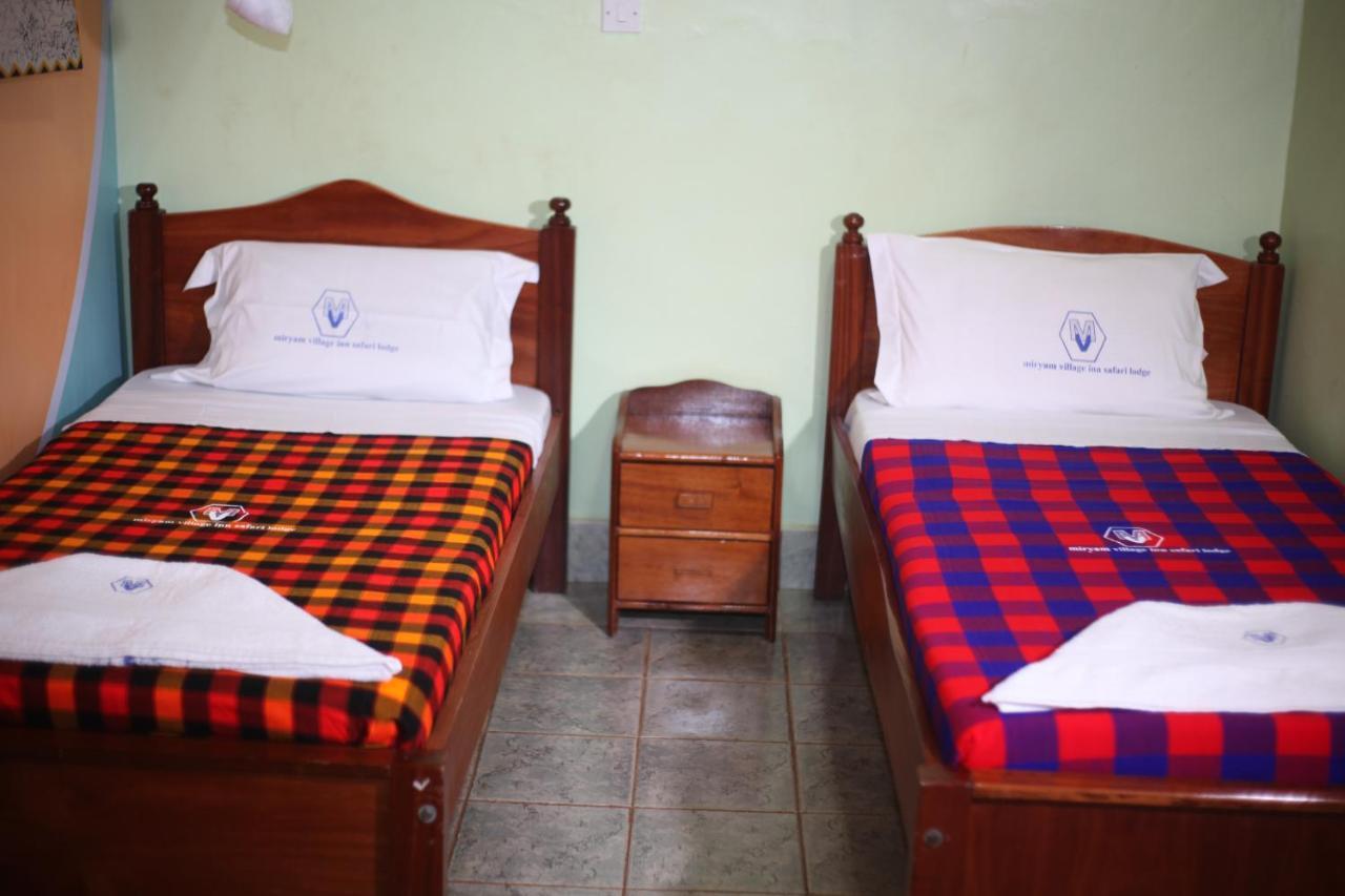 Miryams Village Inn Safari Lodge Sultan Hamud Экстерьер фото