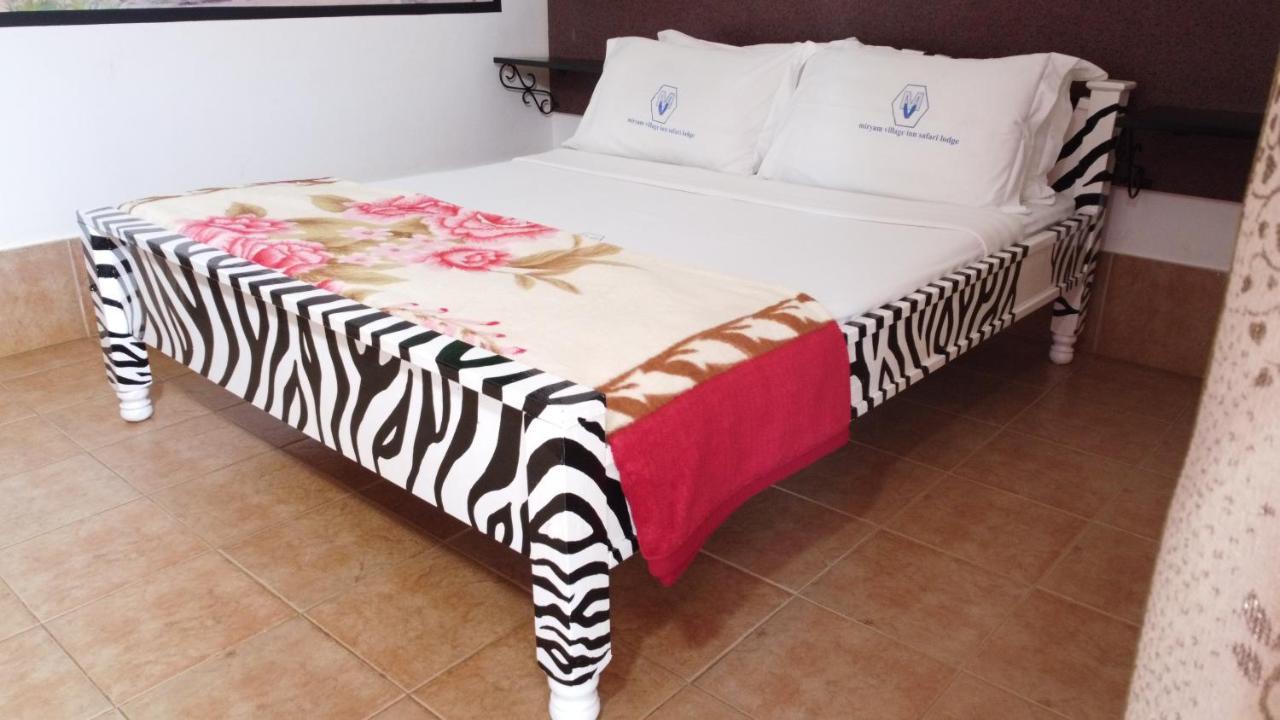 Miryams Village Inn Safari Lodge Sultan Hamud Экстерьер фото