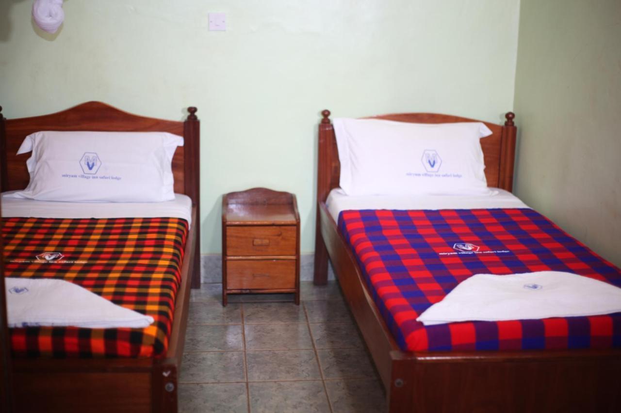 Miryams Village Inn Safari Lodge Sultan Hamud Экстерьер фото