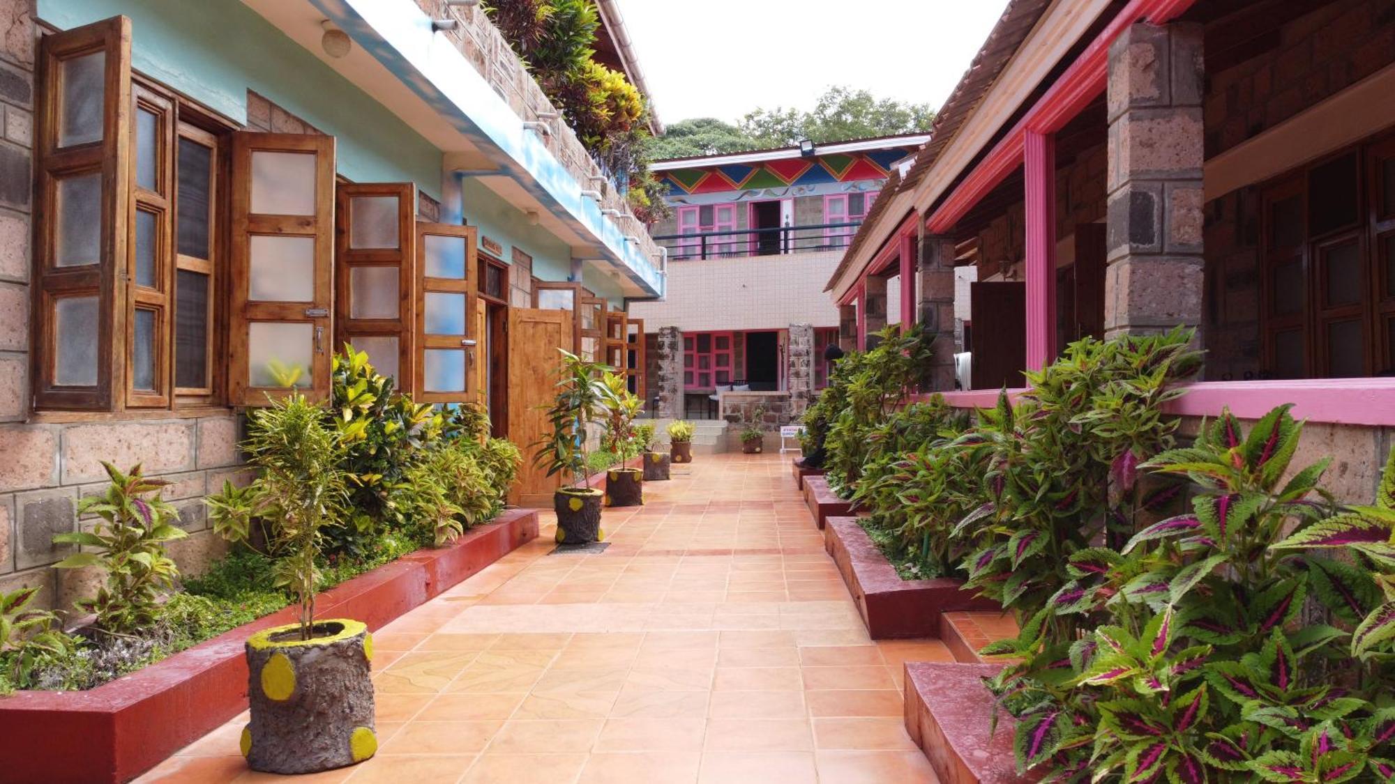 Miryams Village Inn Safari Lodge Sultan Hamud Экстерьер фото