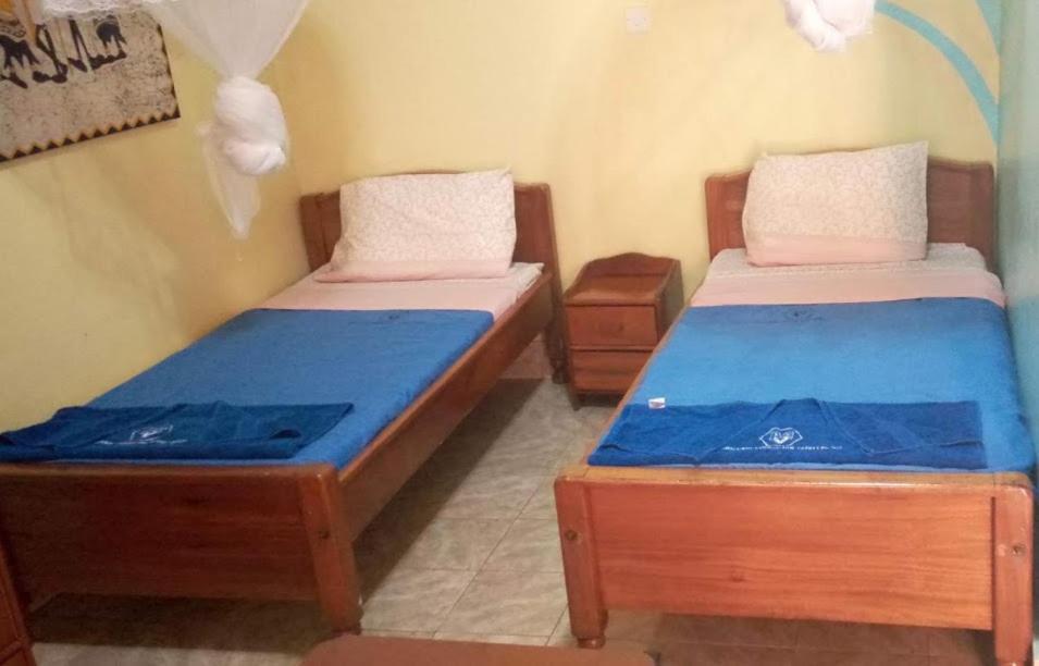 Miryams Village Inn Safari Lodge Sultan Hamud Экстерьер фото