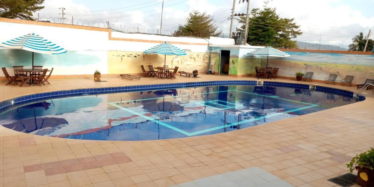 Miryams Village Inn Safari Lodge Sultan Hamud Экстерьер фото