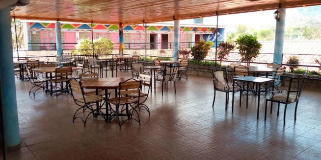 Miryams Village Inn Safari Lodge Sultan Hamud Экстерьер фото