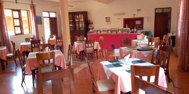 Miryams Village Inn Safari Lodge Sultan Hamud Экстерьер фото