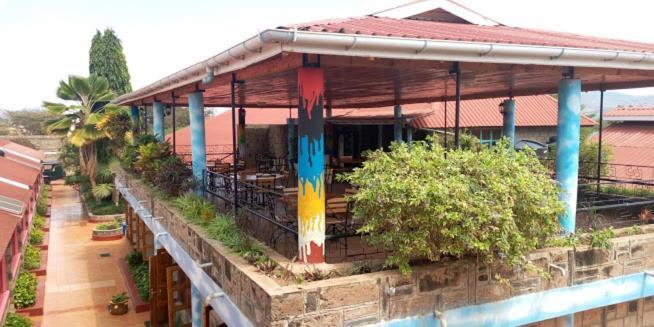 Miryams Village Inn Safari Lodge Sultan Hamud Экстерьер фото