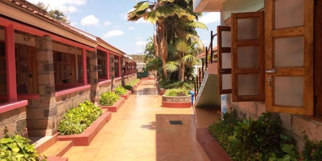 Miryams Village Inn Safari Lodge Sultan Hamud Экстерьер фото