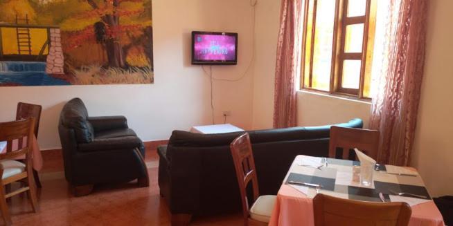 Miryams Village Inn Safari Lodge Sultan Hamud Экстерьер фото